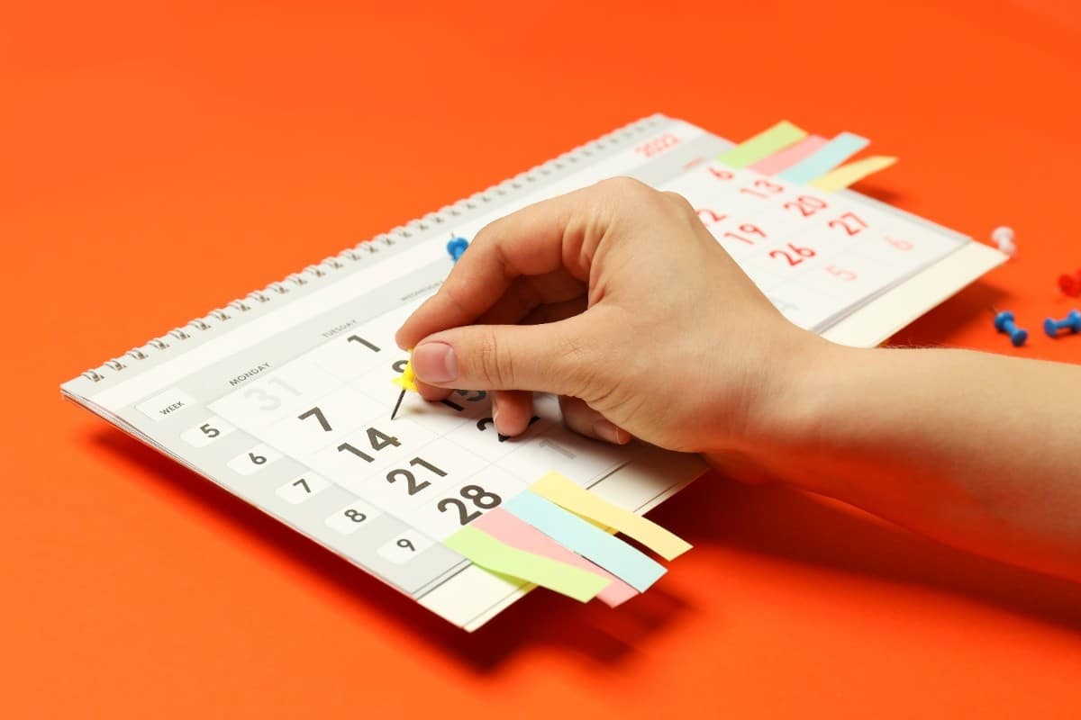 Marking-days-on-calendar-on-orange-background