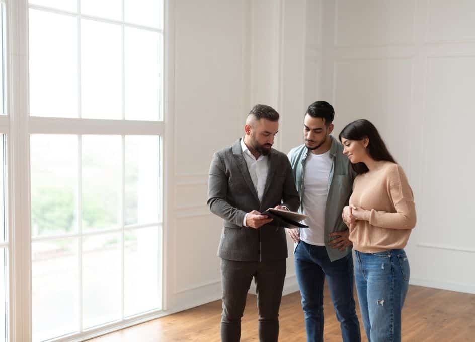how to become an apartment manager